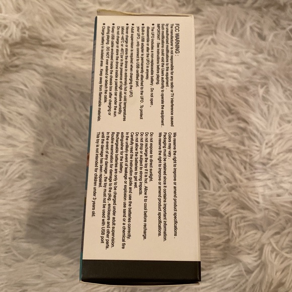 ((SOLD))…….NEW UFO FLYING SAUCER DRONE HAND OPERATED 360 BLUE MULTIPLAYER LIGHTS - Picture 3 of 3